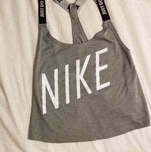 Cropped Nike Tank